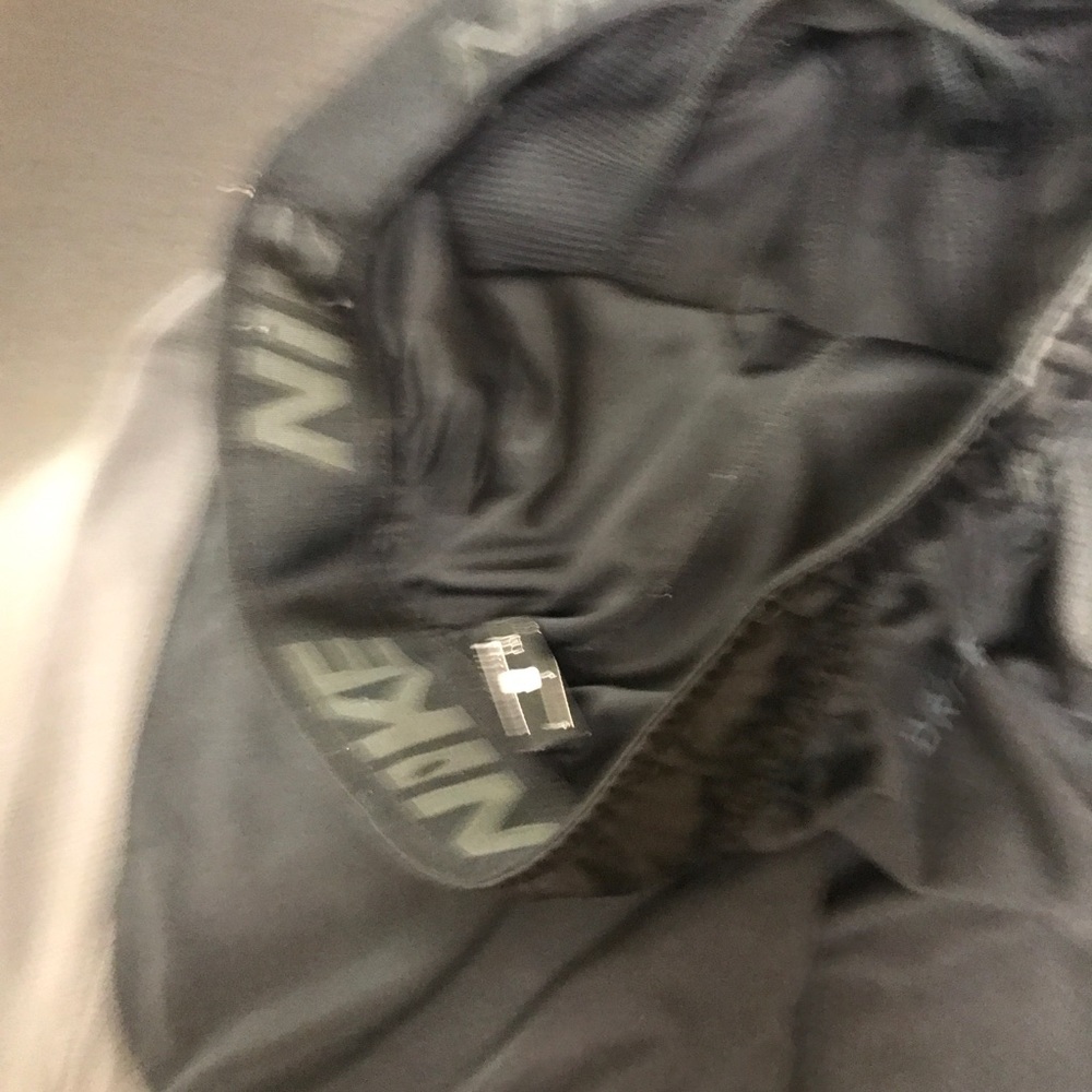 Nike Men’s Small Dri-Fit black shorts black gray athletic basketball - Picture 6 of 6